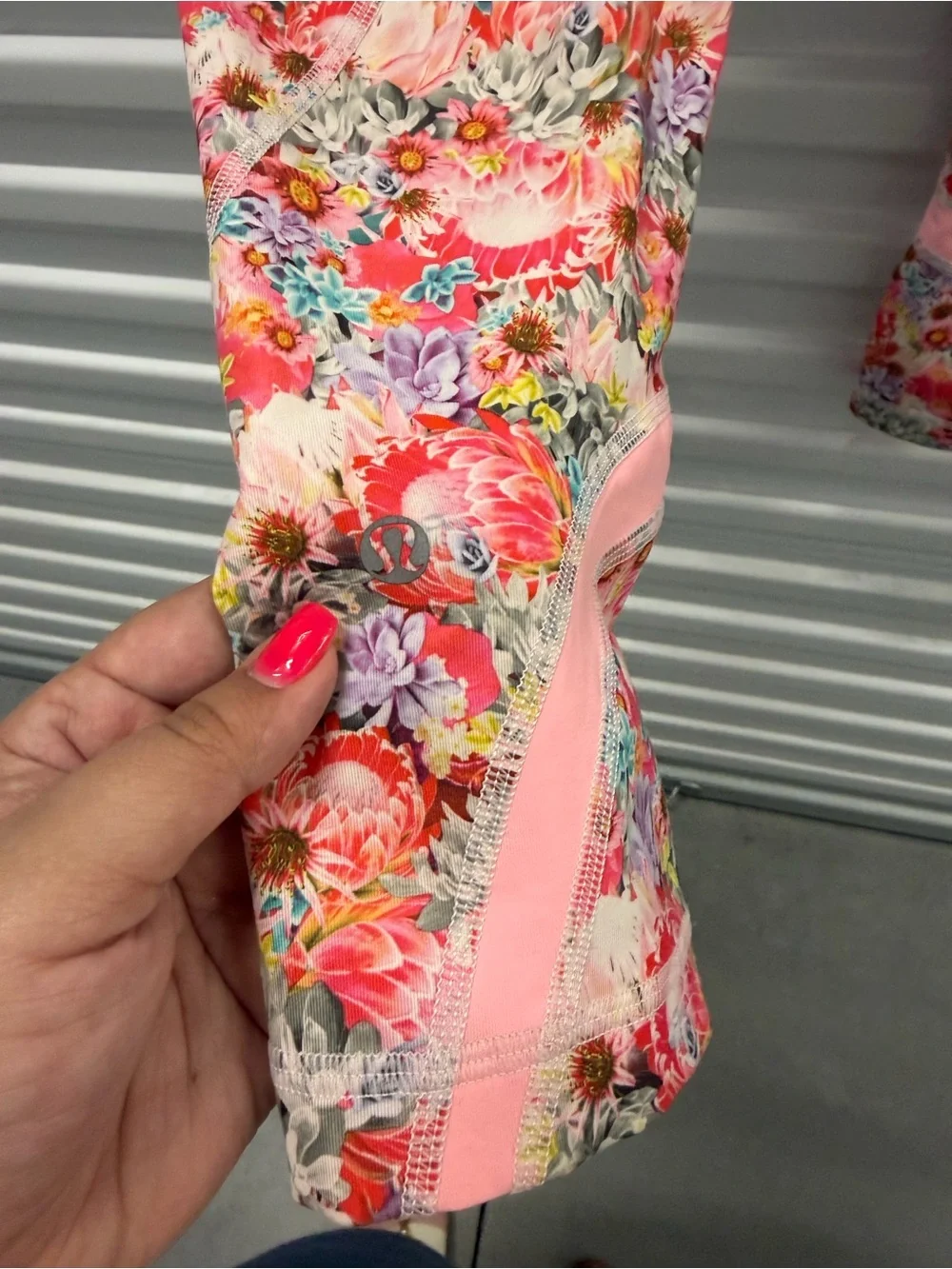 LULULEMON Pink Floral Stretch Leggings with Contrast Trim Size 6